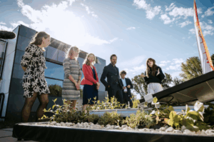 Paviljoen III presenteert aan minister